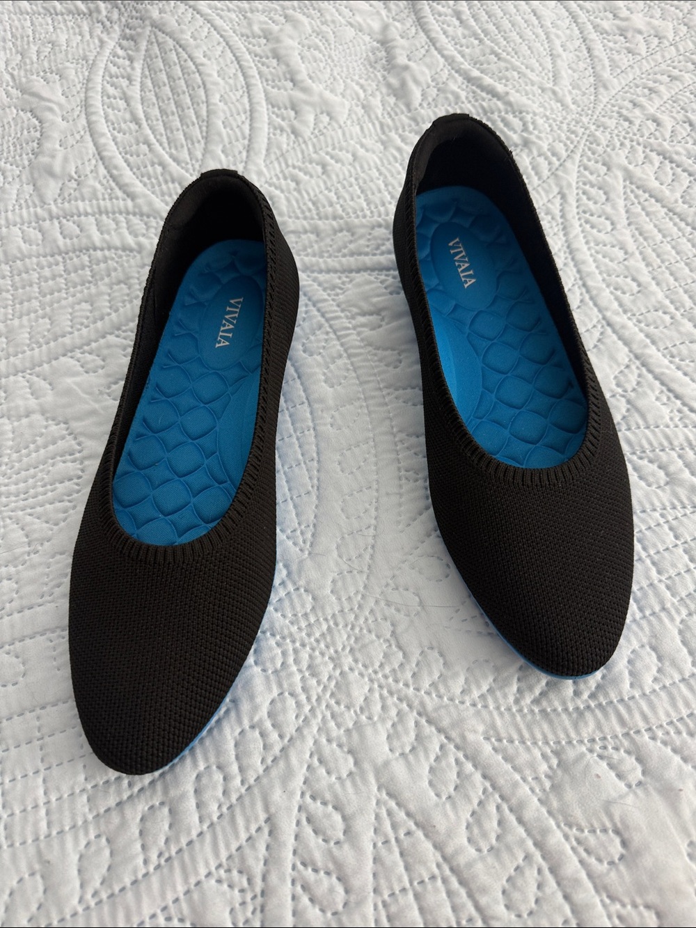 Vivaia Women's Black Knit Ballet Flats with Blue Insole